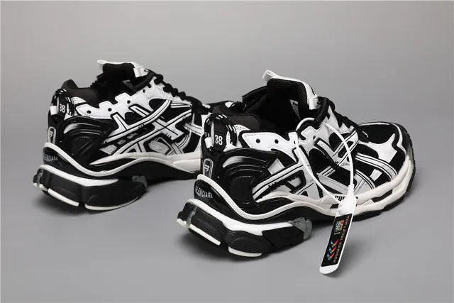 Balenciaga Runner Chaussures noires et blanches chunky 3