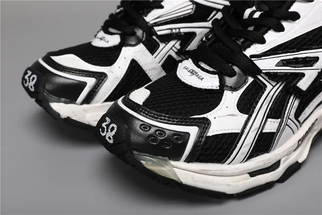 Balenciaga Runner Chaussures noires et blanches chunky 4