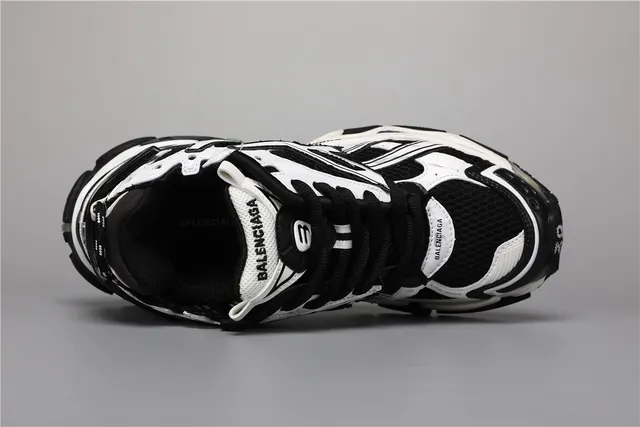 Balenciaga Runner Chaussures noires et blanches chunky 7