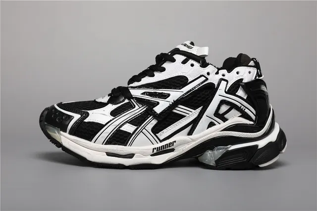 Balenciaga Runner Chaussures noires et blanches chunky 9
