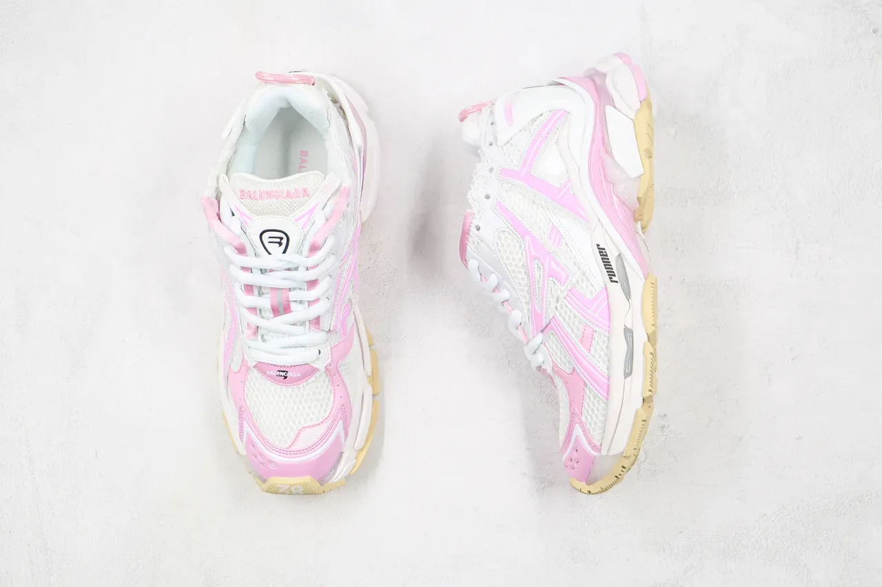 Balenciaga Runner حذاء رياضي أبيض ووردي chunky 3