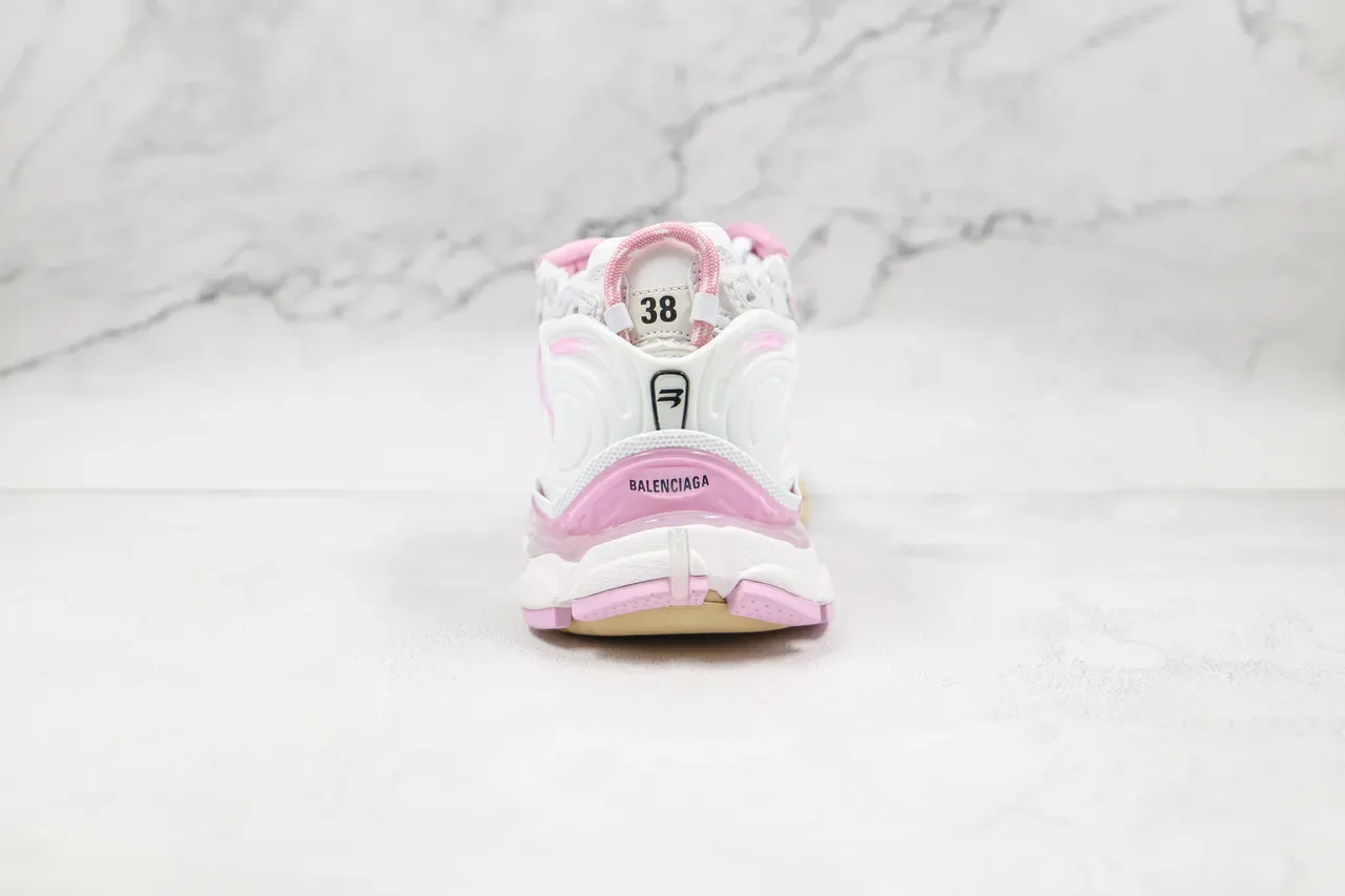 Balenciaga Runner حذاء رياضي أبيض ووردي chunky 9