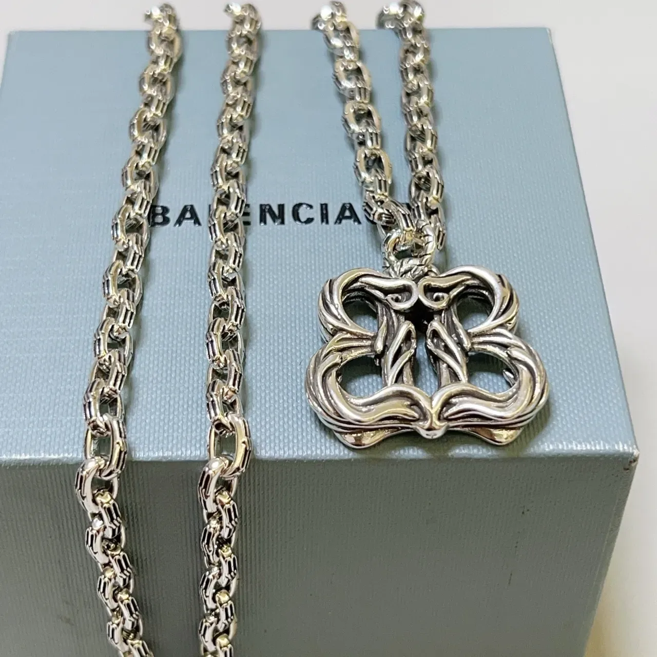 Balenciaga Pendentif Floral Sculptural en Argent 3