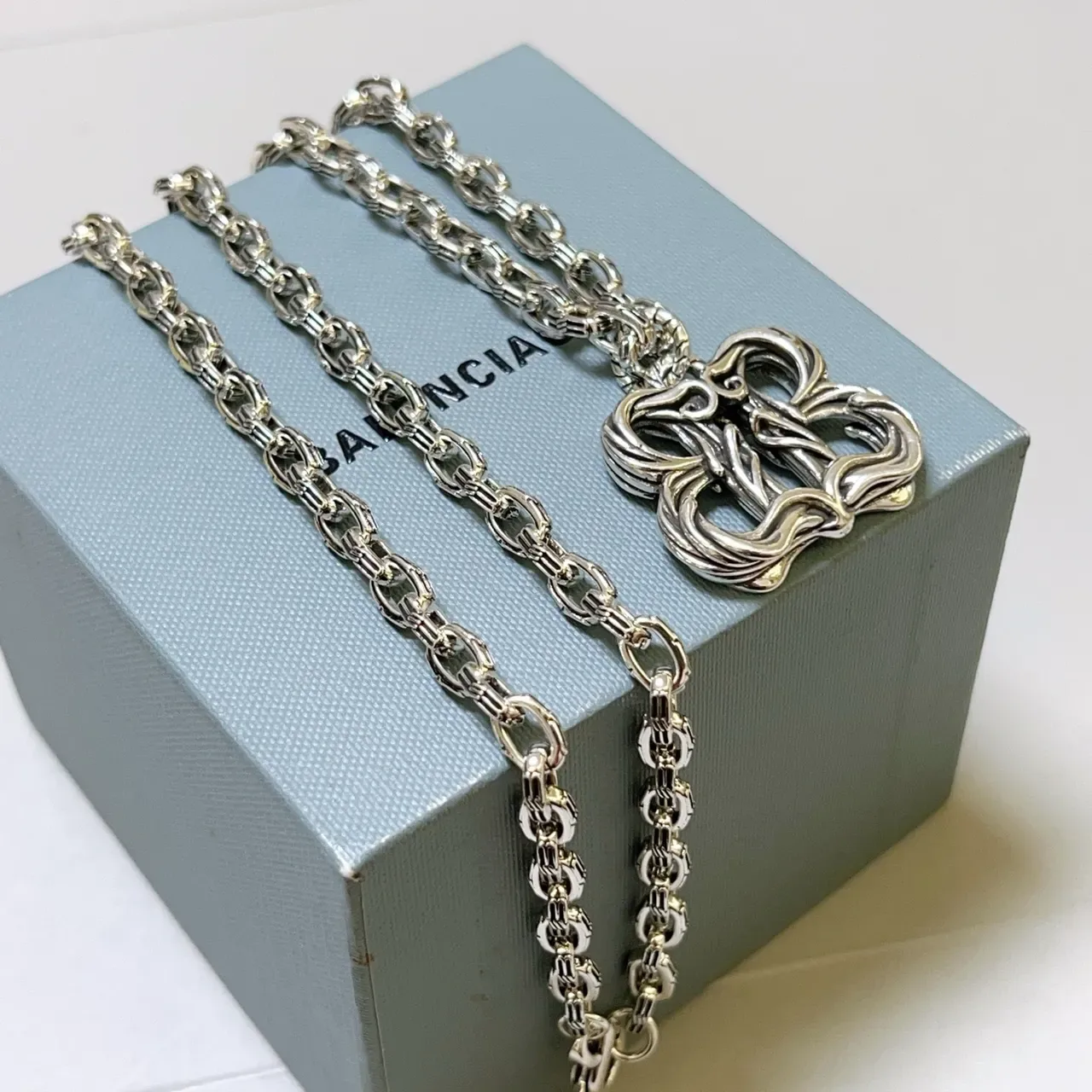 Balenciaga Pendentif Floral Sculptural en Argent 6