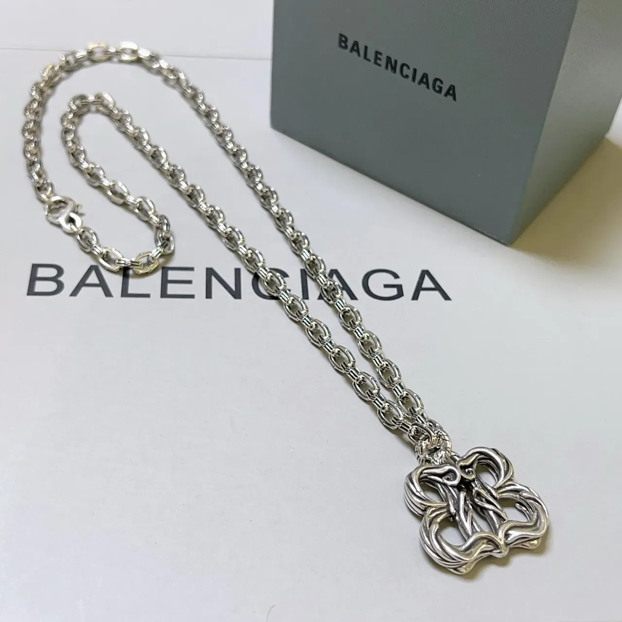 Balenciaga Pendentif Floral Sculptural en Argent 9