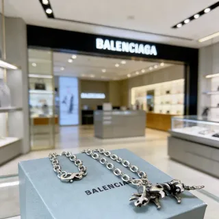 Balenciaga قلادة سلسلة ربط ثقيلة بلون فضي أزرق دي جي حيوان منحور