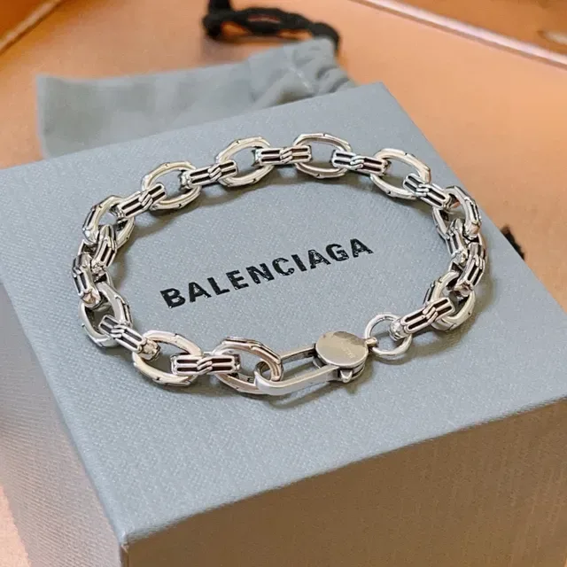 Balenciaga Pulseira Corrente Grossa com Links Prata Metal Polido 6