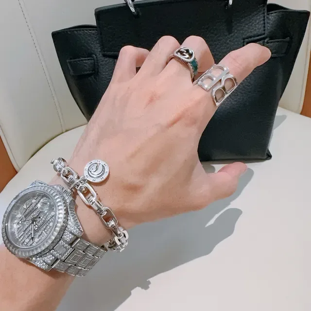 Balenciaga Anel Prata Motivo Logo Geométrico Metal Polido 2