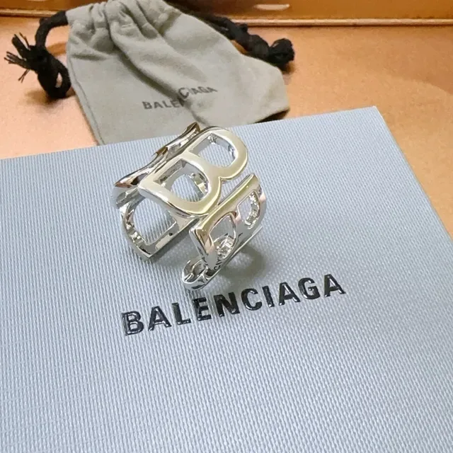 Balenciaga Anel Prata Motivo Logo Geométrico Metal Polido 6