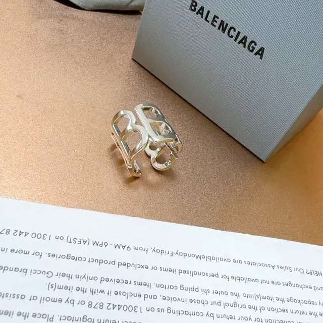 Balenciaga Anel Prata Motivo Logo Geométrico Metal Polido 7