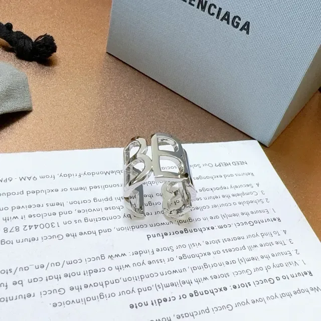 Balenciaga Anel Prata Motivo Logo Geométrico Metal Polido 8