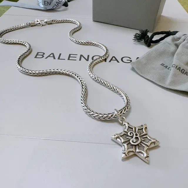 Collier Balenciaga Pendentif Étoile Argent Noir Chaîne Curb Tressée 3