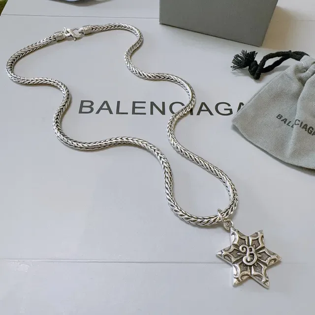 Collier Balenciaga Pendentif Étoile Argent Noir Chaîne Curb Tressée 7