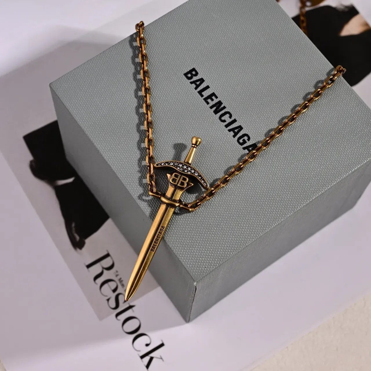 Balenciaga Collier Pendentif Épée Métal Doré 2