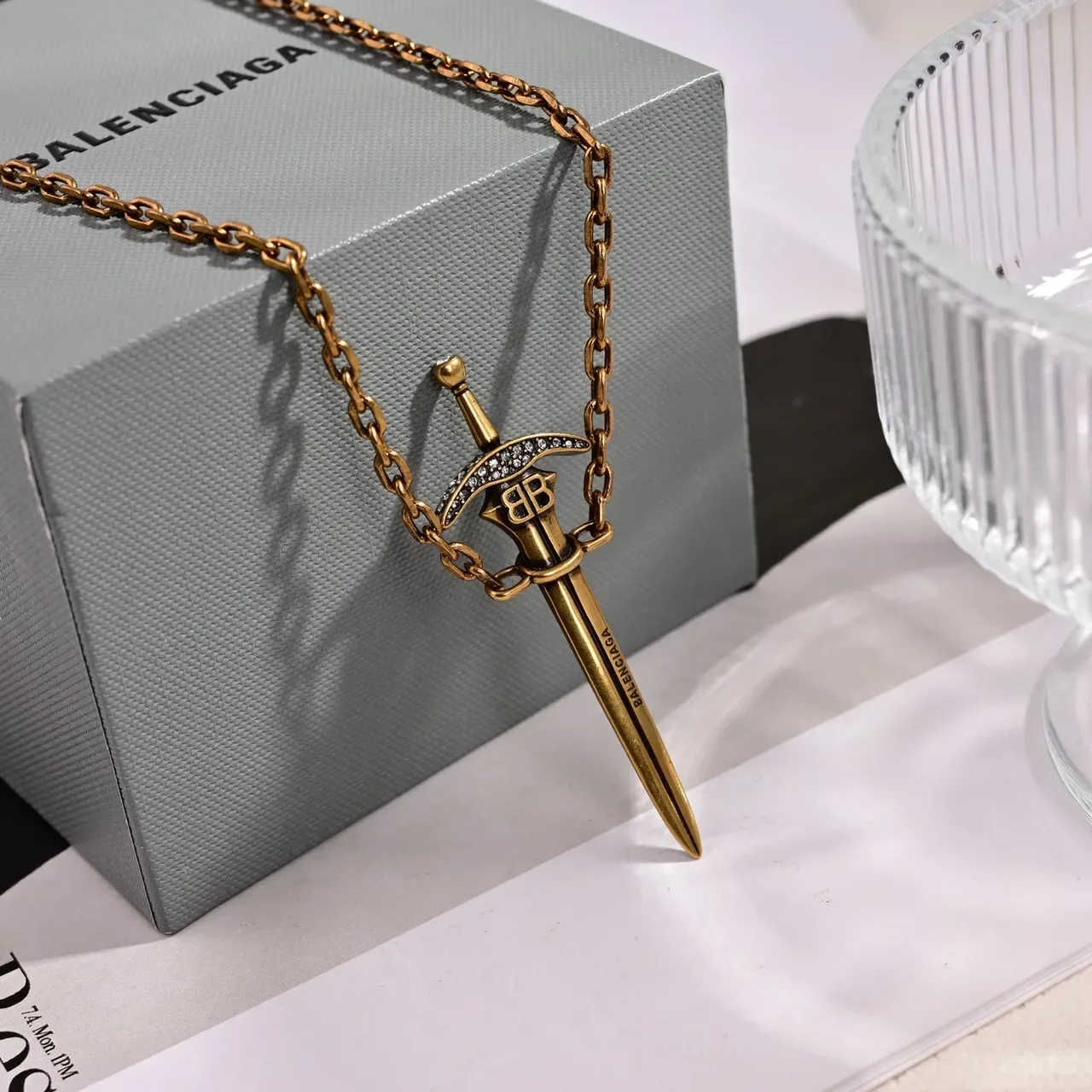 Balenciaga Collier Pendentif Épée Métal Doré 5