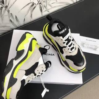Balenciaga Triple S أحذية رياضية سوداء بيضاء صفراء نيون كبيرة الحجم