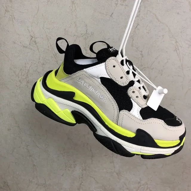 Balenciaga Triple S tênis chunky pretos brancos amarelos neón 5