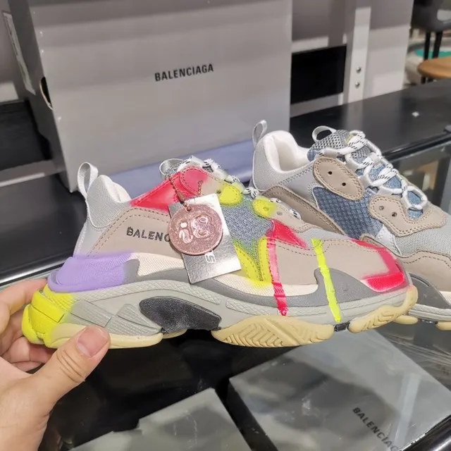 Balenciaga Triple S سنيكرز متعددة الألوان كثيفة 2