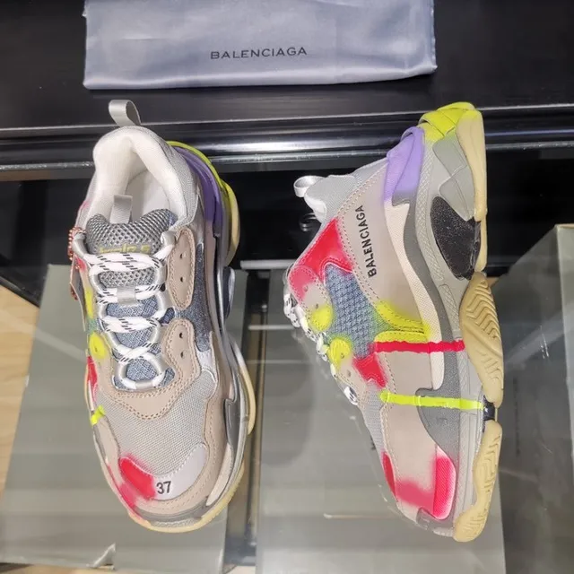 Balenciaga Triple S سنيكرز متعددة الألوان كثيفة 3