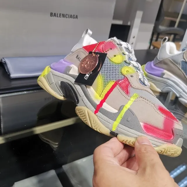 Balenciaga Triple S سنيكرز متعددة الألوان كثيفة 6