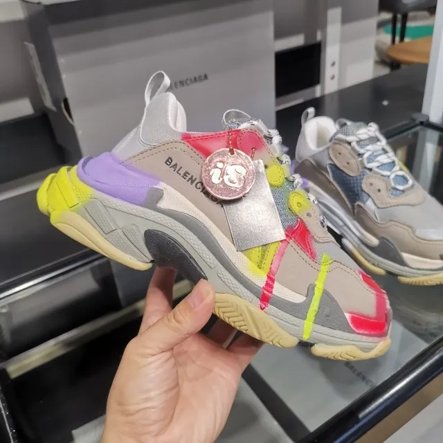 Balenciaga Triple S سنيكرز متعددة الألوان كثيفة 7
