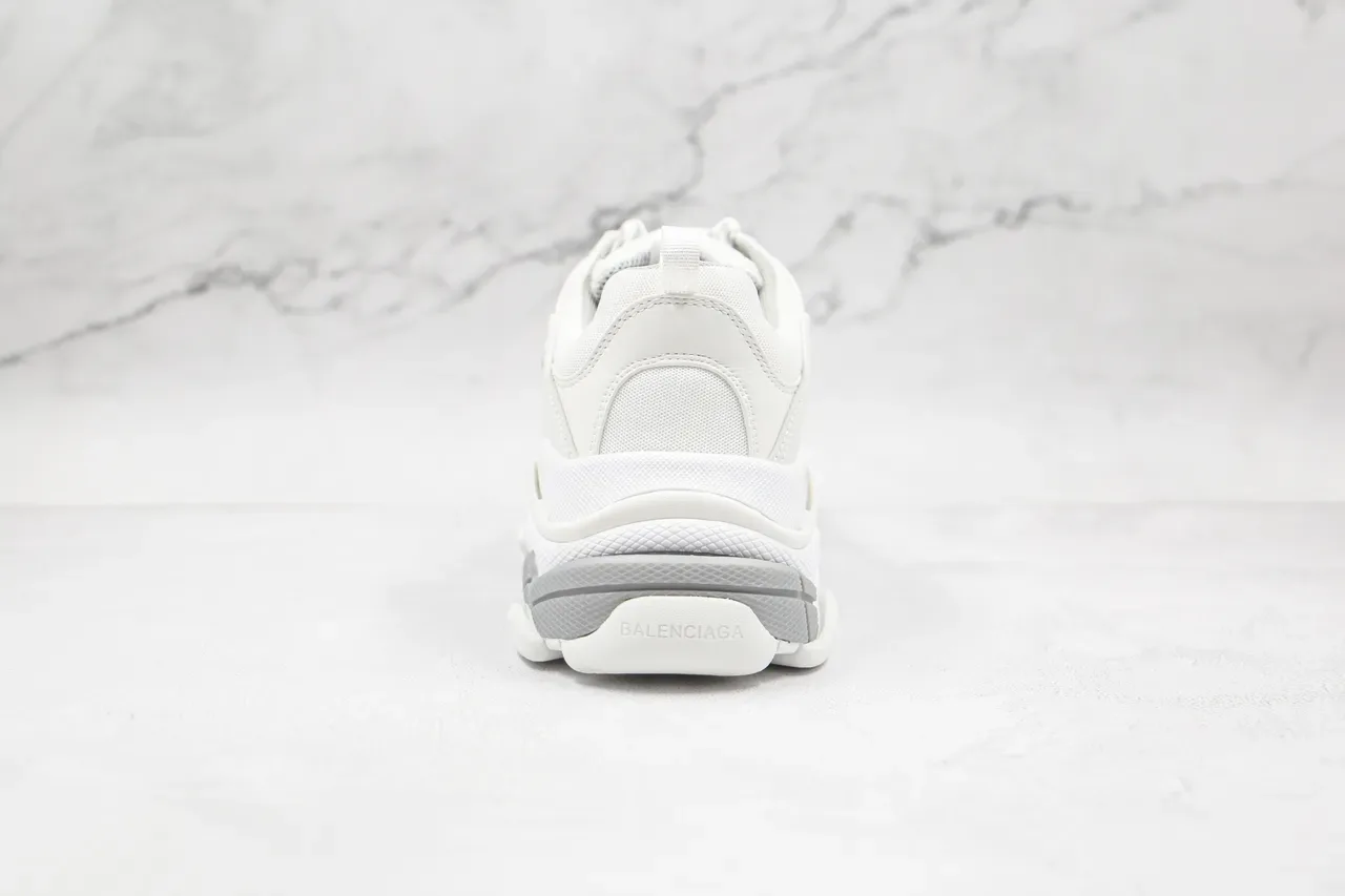Balenciaga Triple S Chaussures Chunky Blanches et Grises 2