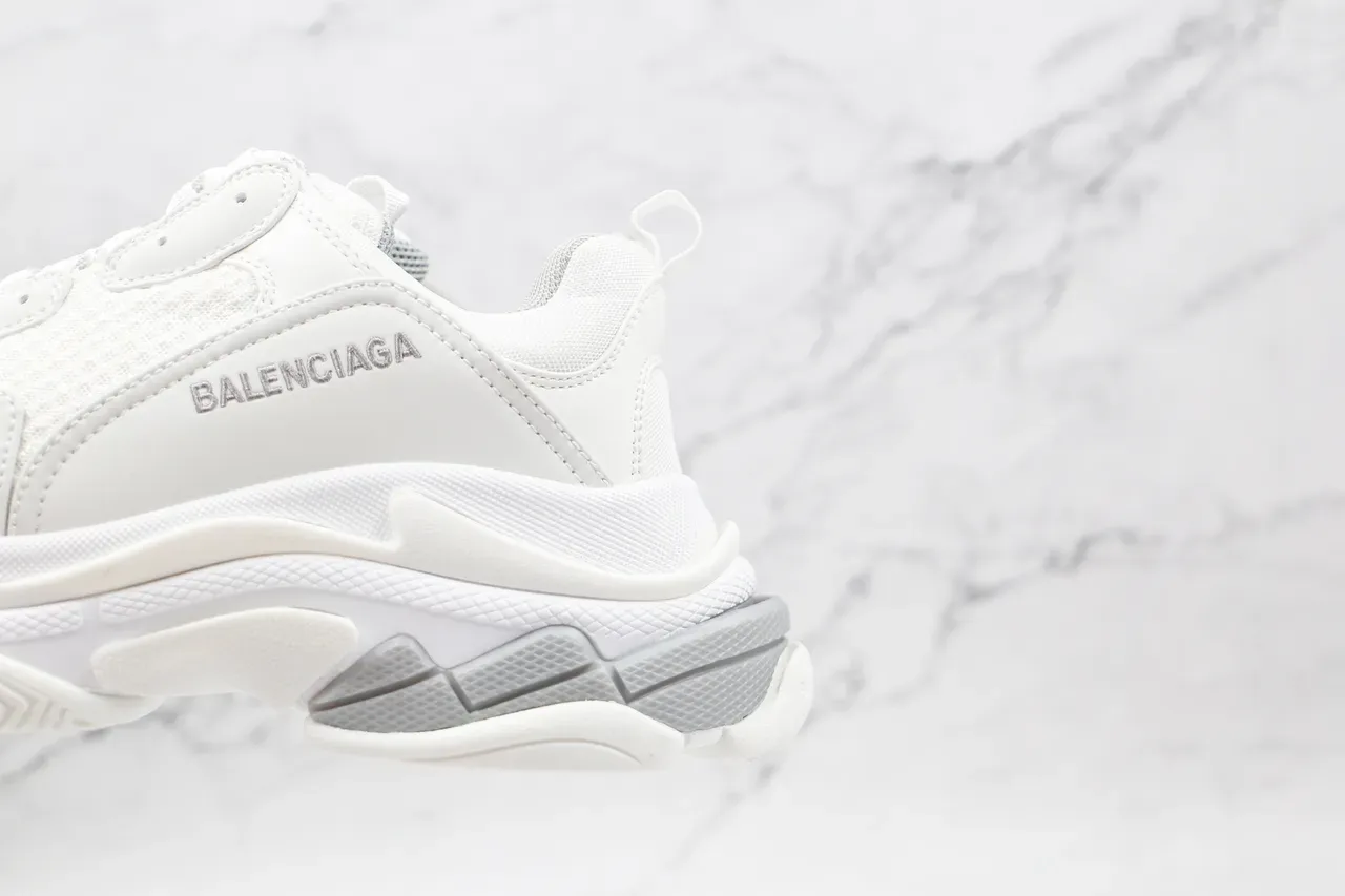 Balenciaga Triple S Chaussures Chunky Blanches et Grises 4