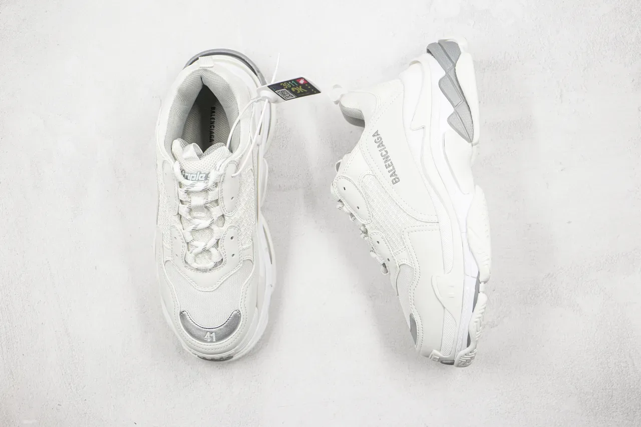 Balenciaga Triple S Chaussures Chunky Blanches et Grises 8