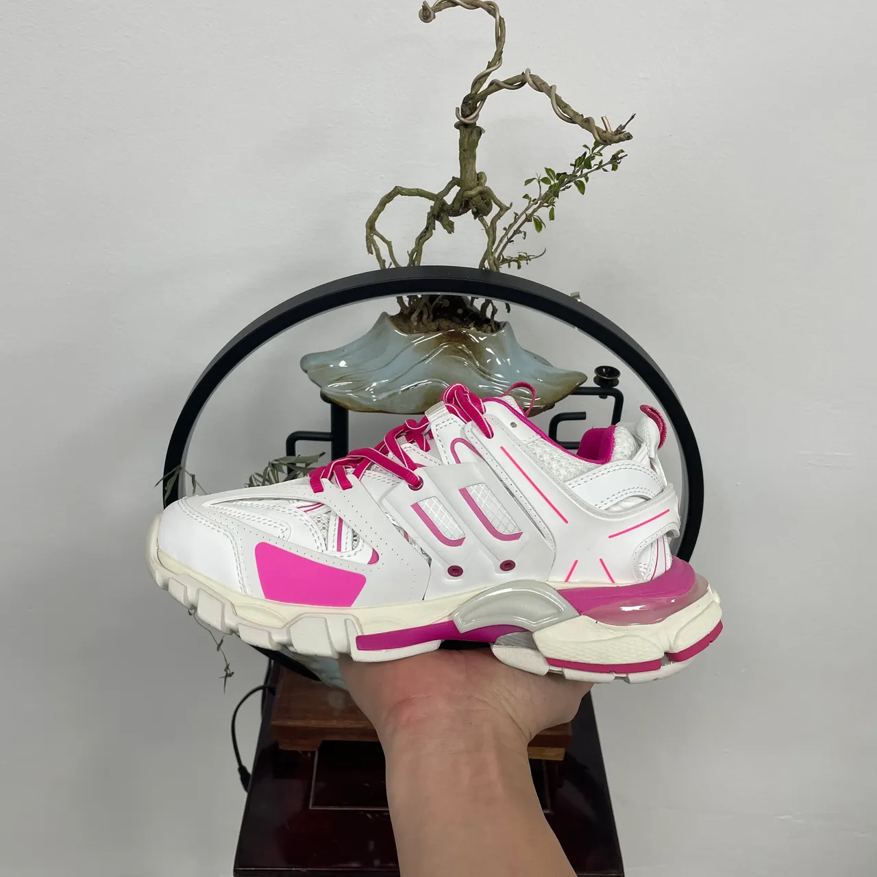Balenciaga সাদা গোলাপি মাল্টি-লেয়ার সোল স্কাল্প্টেড কেজ ওভারলে চাঙ্কি স্নিকার্স 6