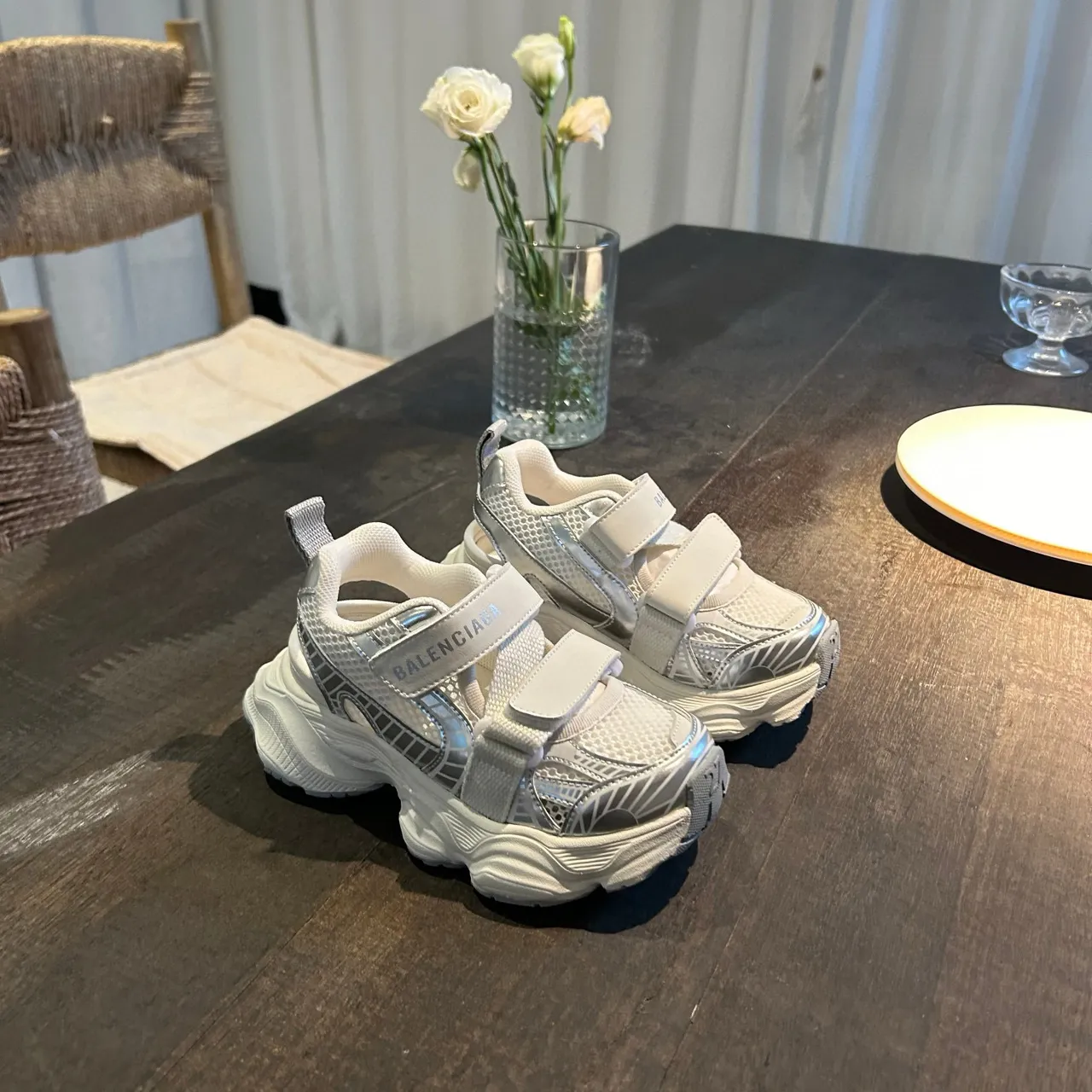 Balenciaga sneakers blanches à semelle rose, upper en maille, chunky sneakers 4