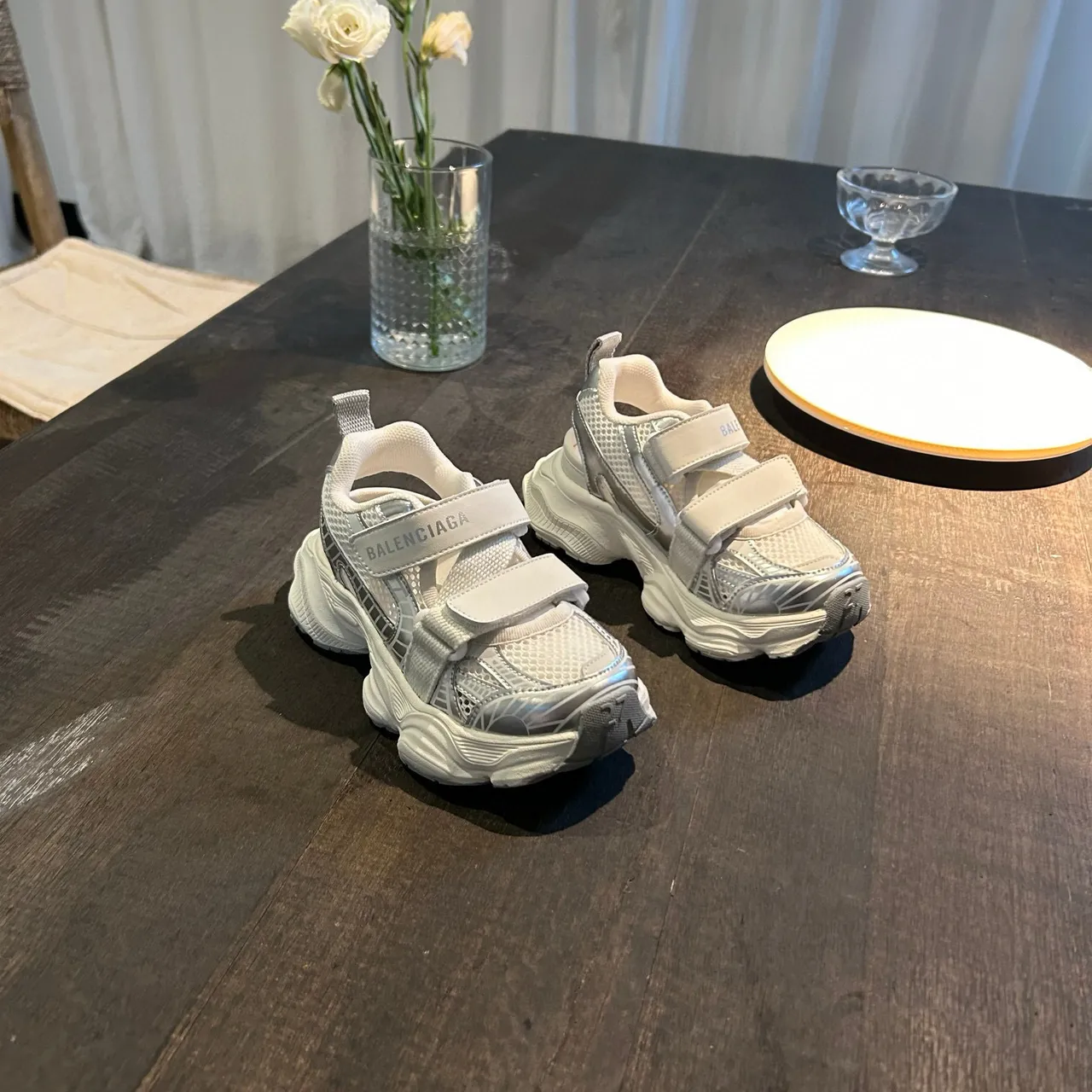 Balenciaga sneakers blanches à semelle rose, upper en maille, chunky sneakers 5