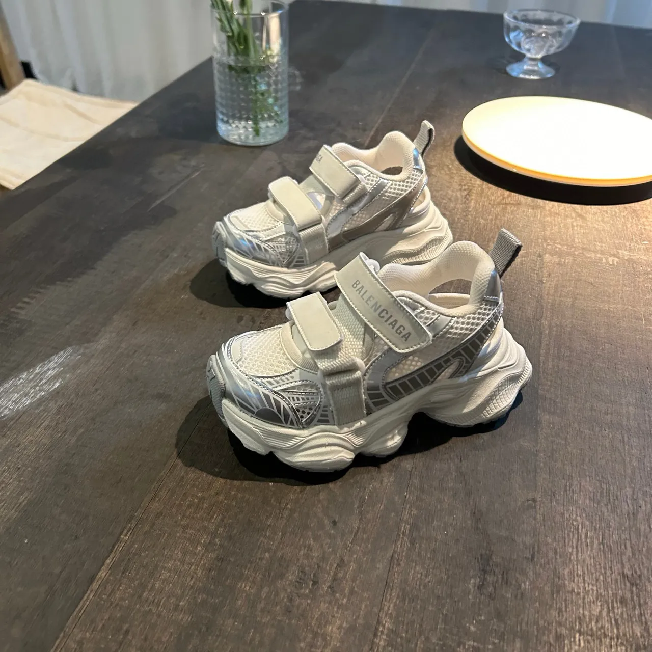 Balenciaga sneakers blanches à semelle rose, upper en maille, chunky sneakers 7