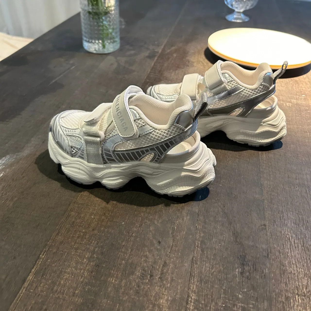 Balenciaga sneakers blanches à semelle rose, upper en maille, chunky sneakers 8