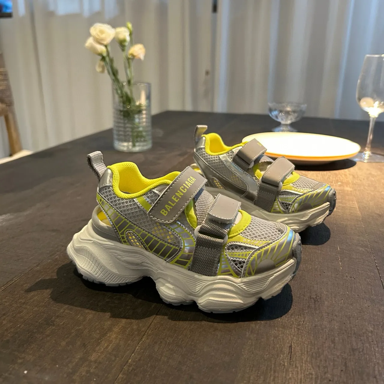 Balenciaga sneakers blanches à semelle rose, upper en maille, chunky sneakers 10