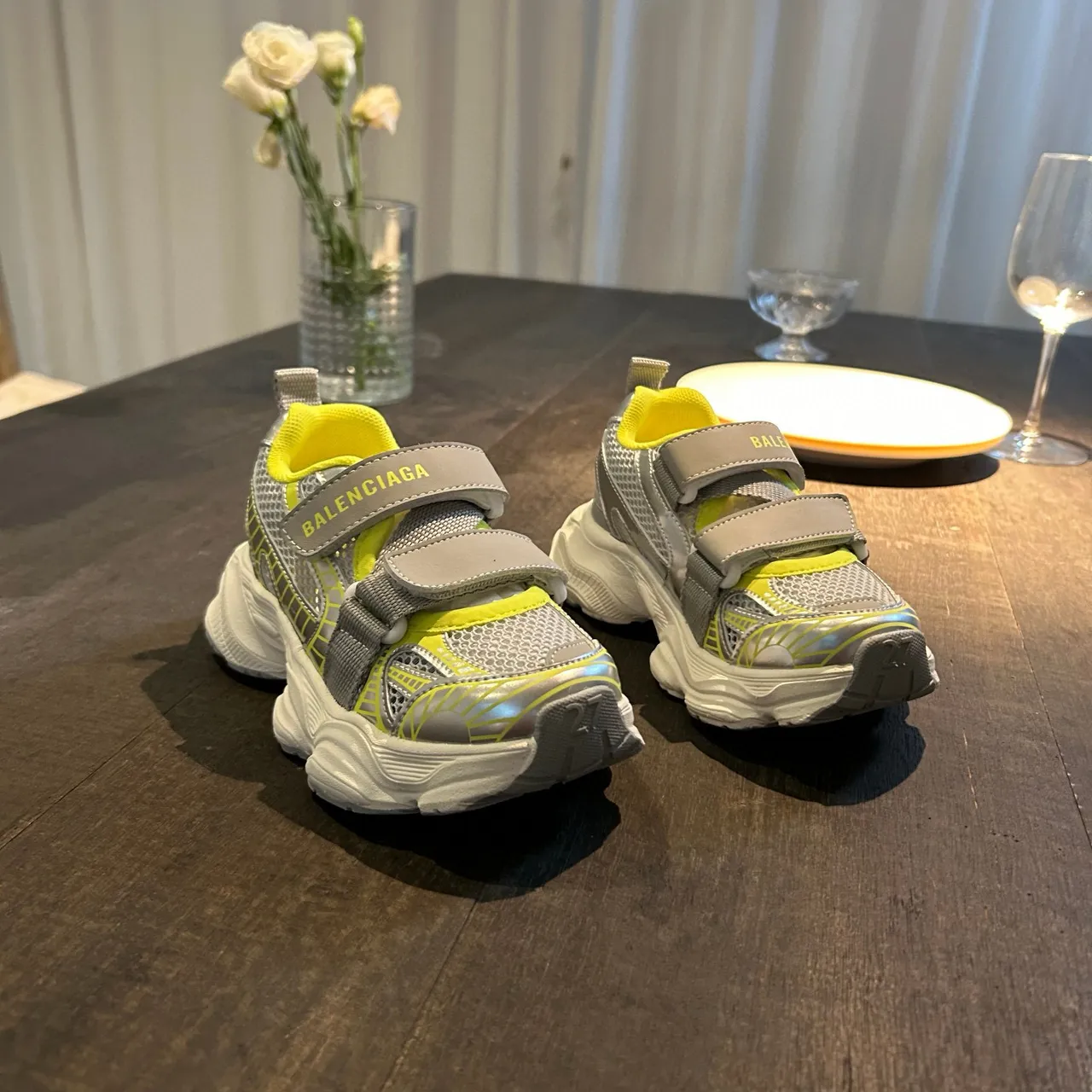 Balenciaga sneakers blanches à semelle rose, upper en maille, chunky sneakers 11