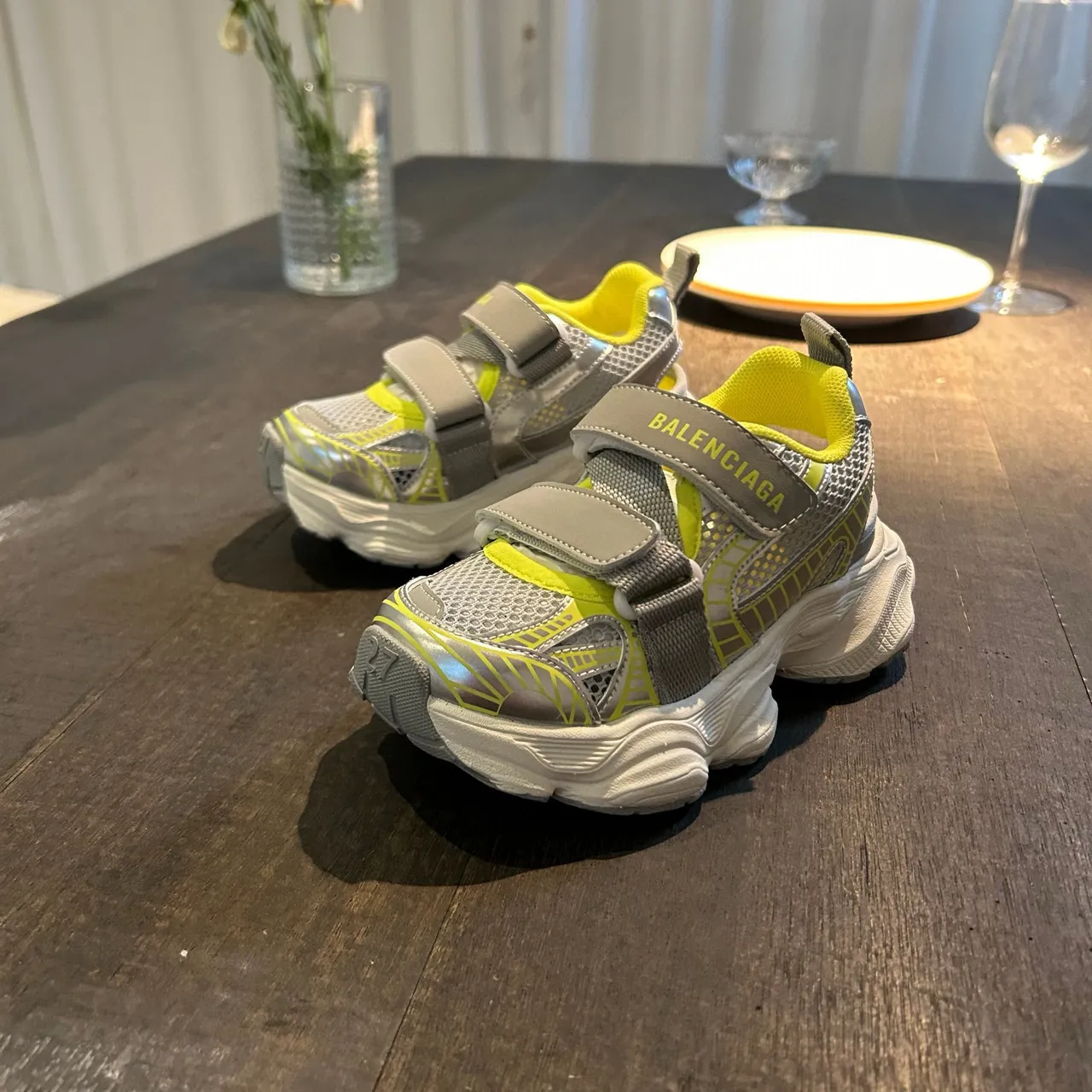 Balenciaga sneakers blanches à semelle rose, upper en maille, chunky sneakers 13