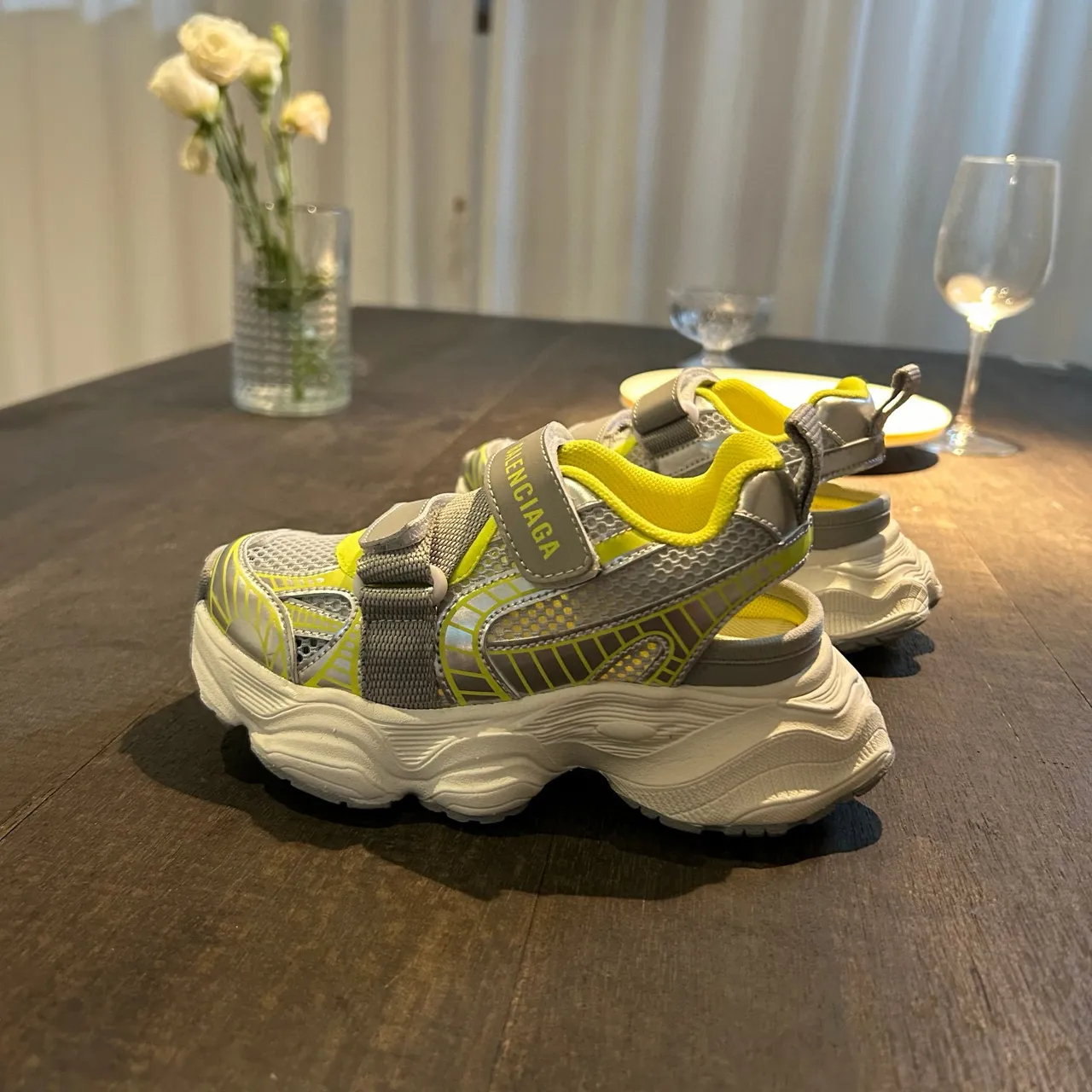 Balenciaga sneakers blanches à semelle rose, upper en maille, chunky sneakers 14