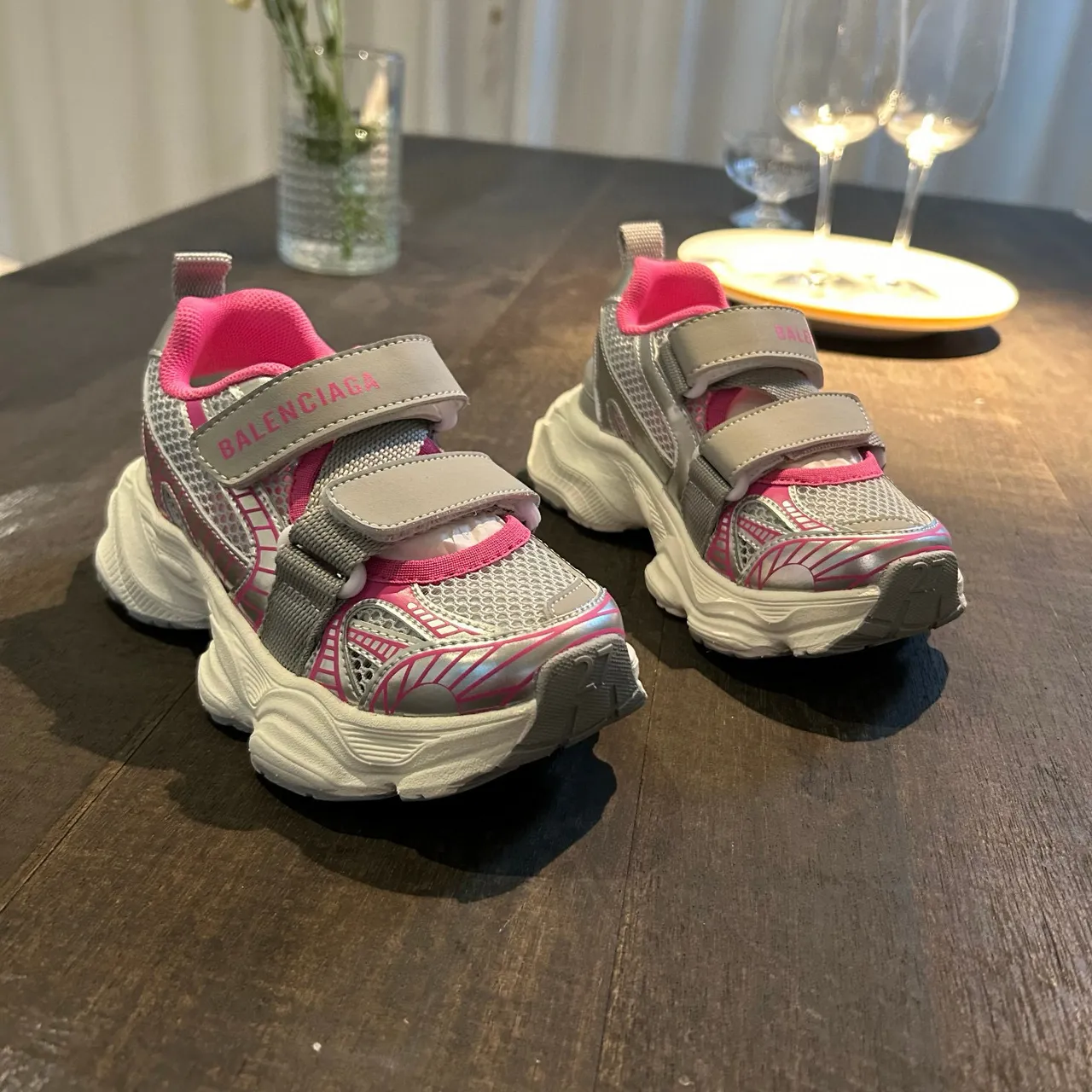 Balenciaga sneakers blanches à semelle rose, upper en maille, chunky sneakers 19