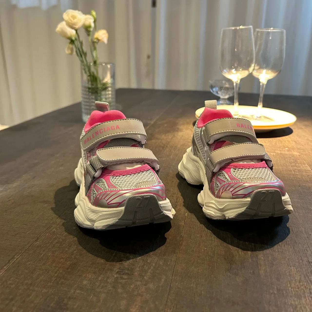 Balenciaga sneakers blanches à semelle rose, upper en maille, chunky sneakers 23