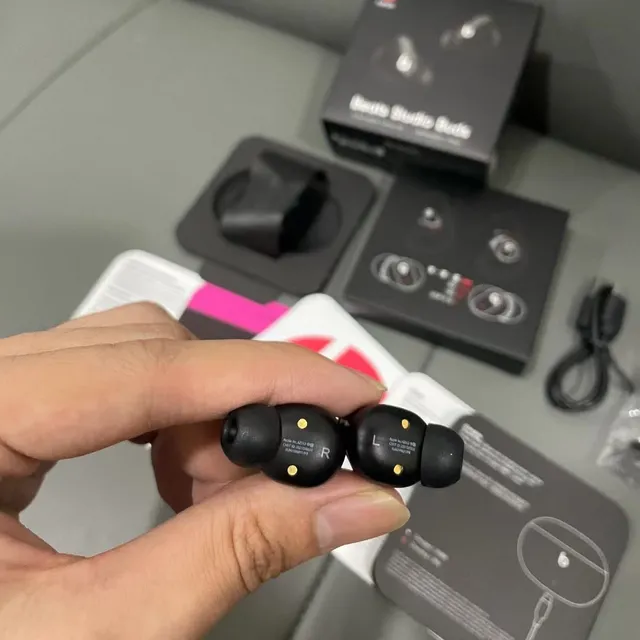 Beats Studio Buds Black Red White TWS Earbuds 5