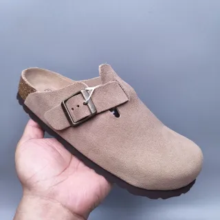 Birkenstock Arizona বেইজ স্যুড ক্লগ
