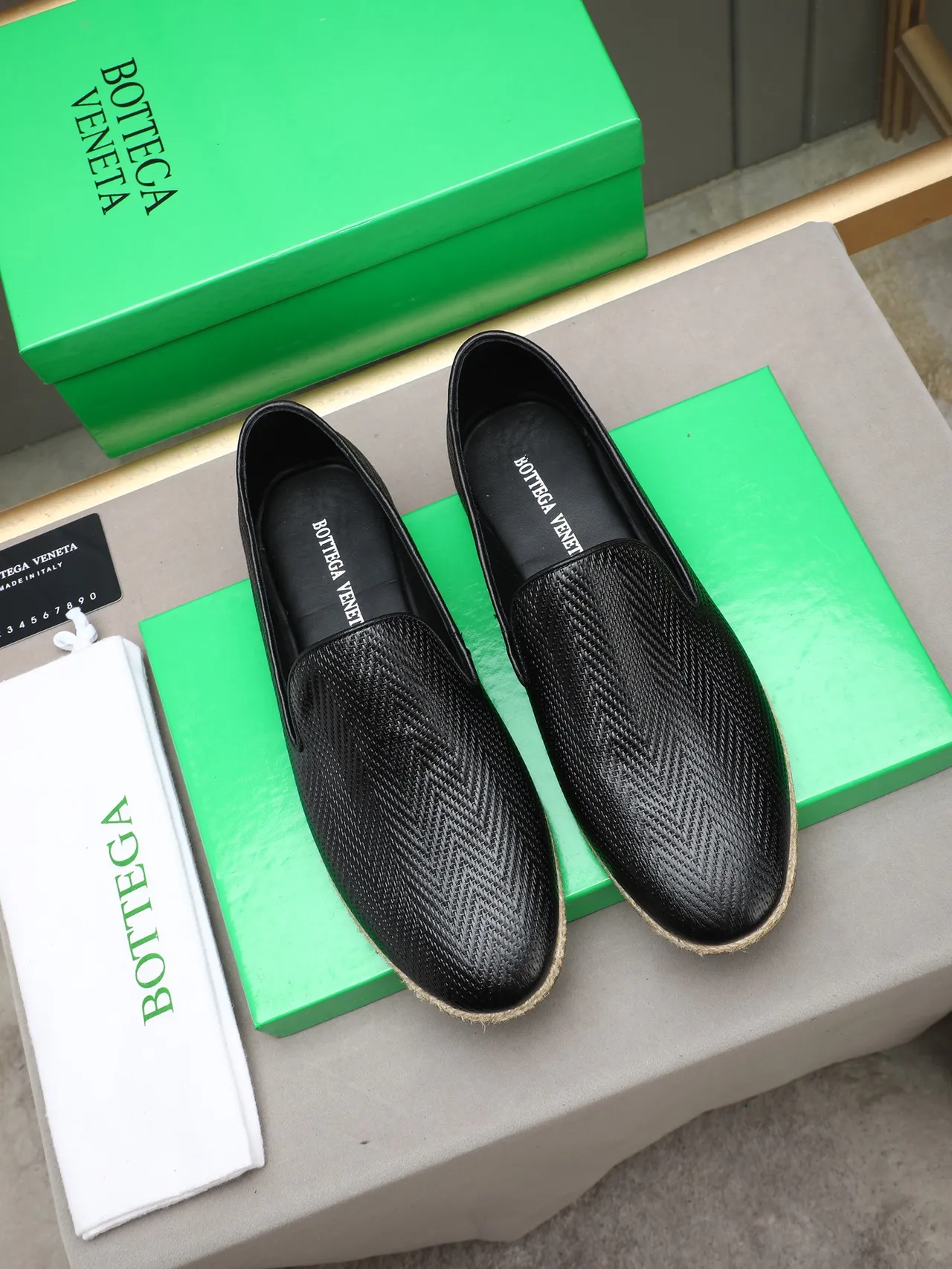 Bottega Veneta Andiamo جلد منسوج أسود لوفر 2
