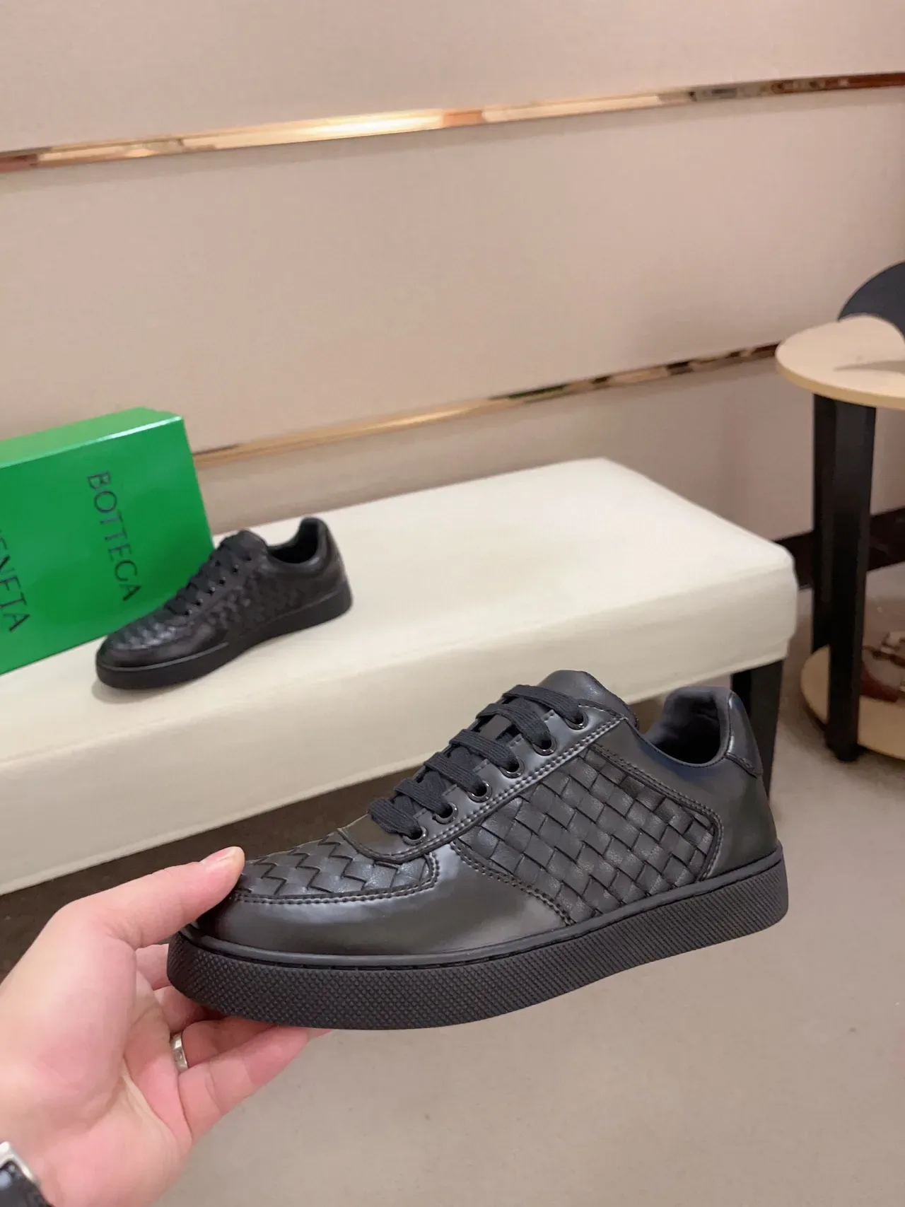 Bottega Veneta Cassette Noir Intrecciato Cuir Tressé Sneaker Lifestyle 3