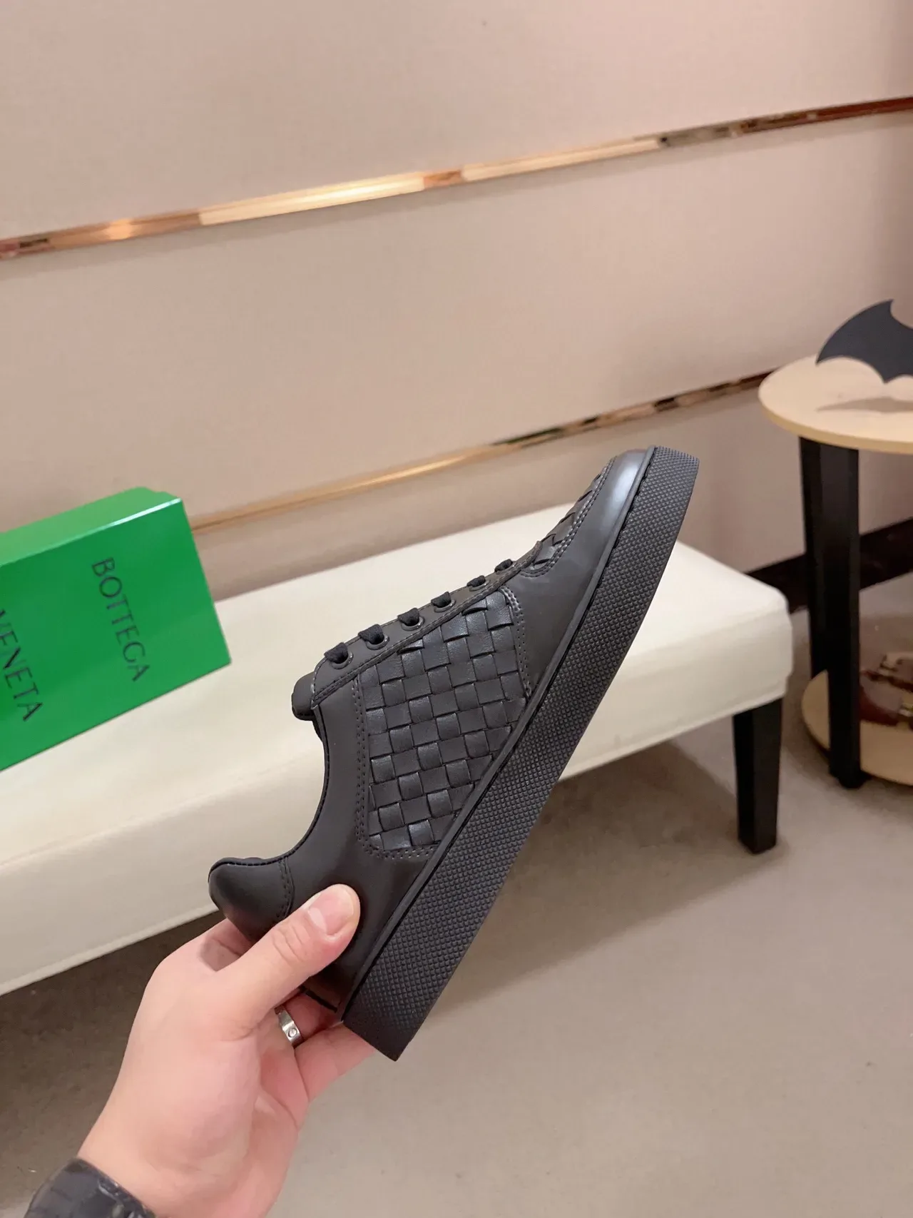 Bottega Veneta Cassette Noir Intrecciato Cuir Tressé Sneaker Lifestyle 5