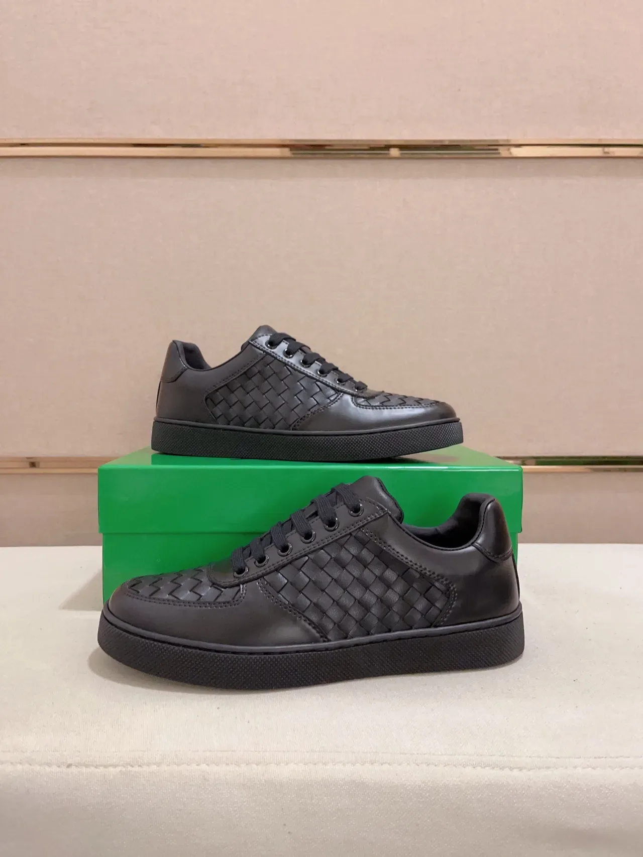 Bottega Veneta Cassette Noir Intrecciato Cuir Tressé Sneaker Lifestyle 7