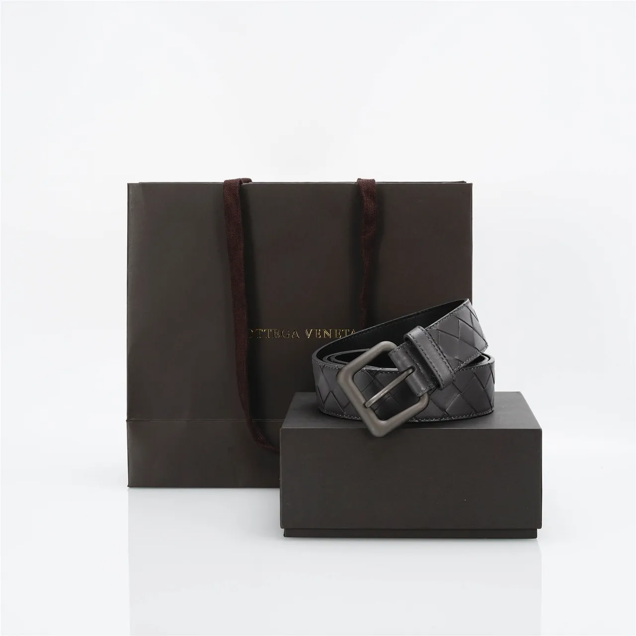 Bottega Veneta Cassette Intrecciato Ceinture en cuir gris 5
