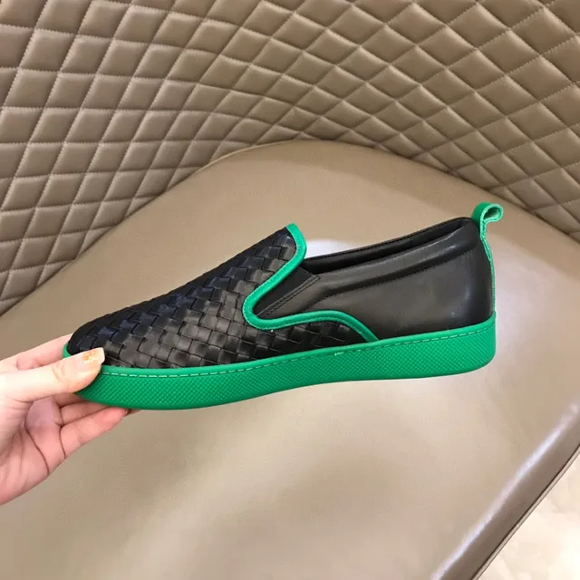 Bottega Veneta Cassette Loafer mocassim de couro trançado preto e verde 3