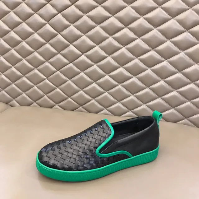 Bottega Veneta Cassette Loafer mocassim de couro trançado preto e verde 5