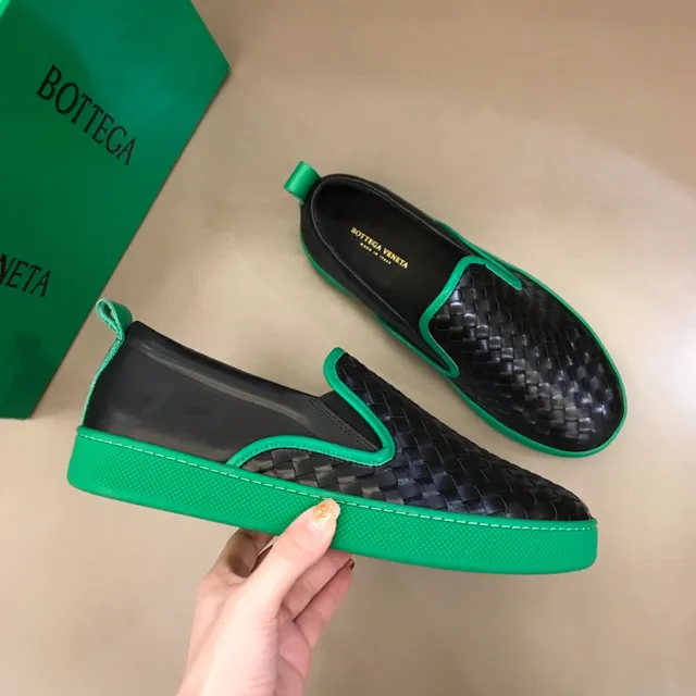 Bottega Veneta Cassette Loafer mocassim de couro trançado preto e verde 6