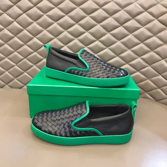 Bottega Veneta Cassette Loafer mocassim de couro trançado preto e verde 7
